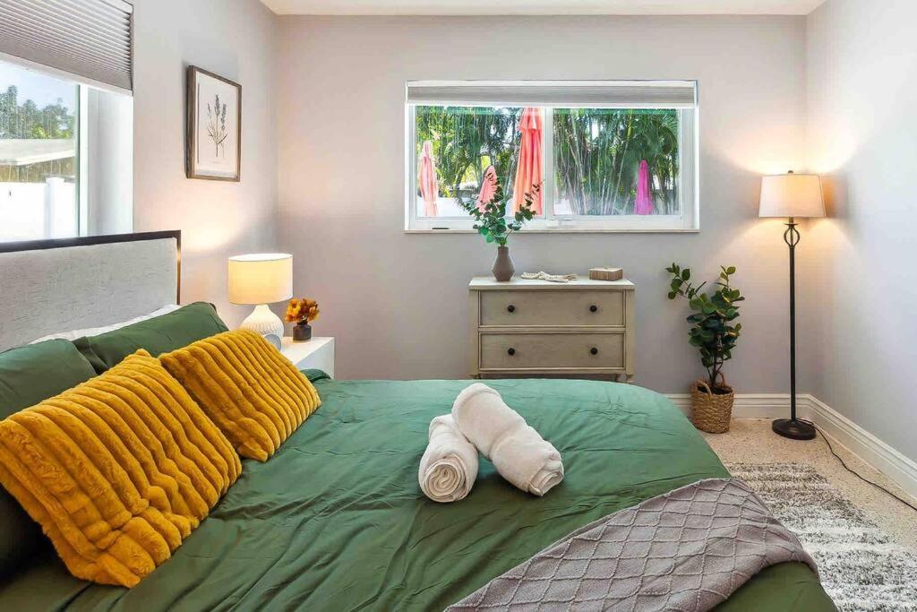 Private Oasis With Pool Near Beaches, Dining & Las Olas Форт Лодърдейл Екстериор снимка