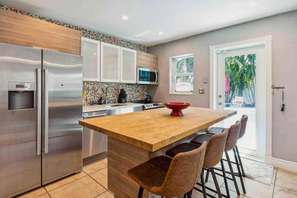 Private Oasis With Pool Near Beaches, Dining & Las Olas Форт Лодърдейл Екстериор снимка