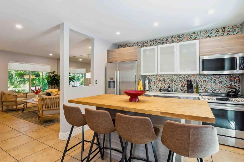 Private Oasis With Pool Near Beaches, Dining & Las Olas Форт Лодърдейл Екстериор снимка