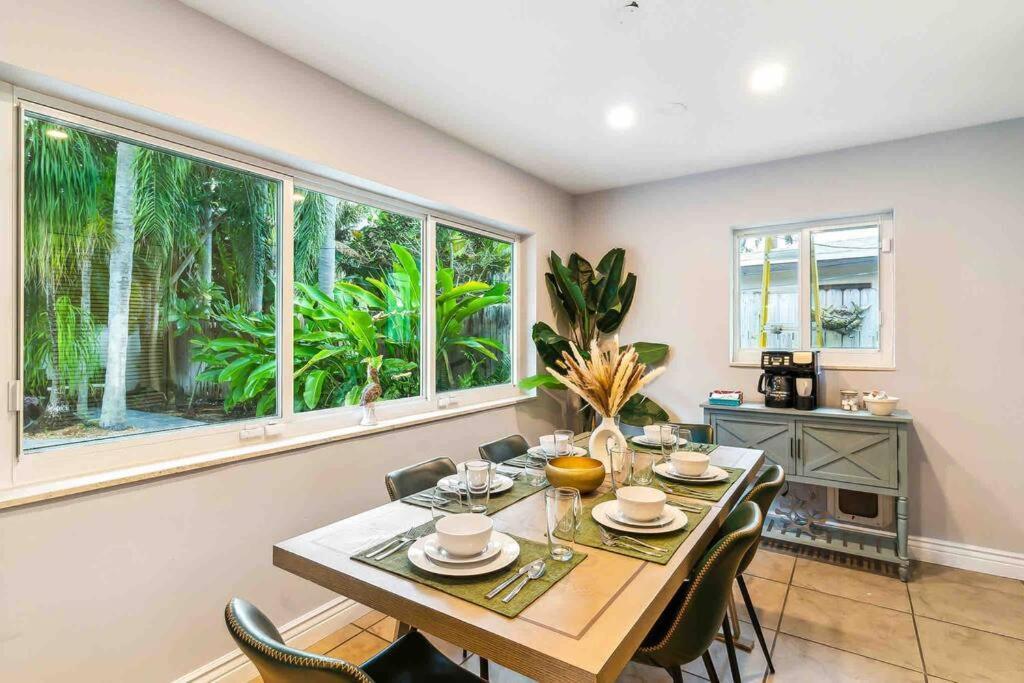Private Oasis With Pool Near Beaches, Dining & Las Olas Форт Лодърдейл Екстериор снимка