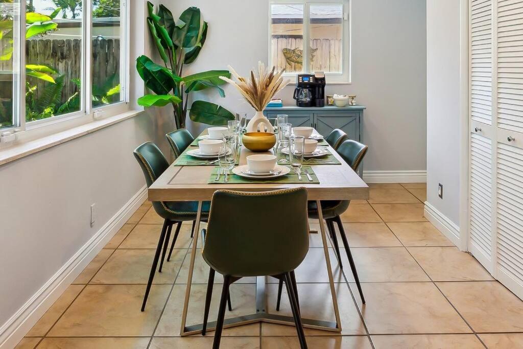 Private Oasis With Pool Near Beaches, Dining & Las Olas Форт Лодърдейл Екстериор снимка